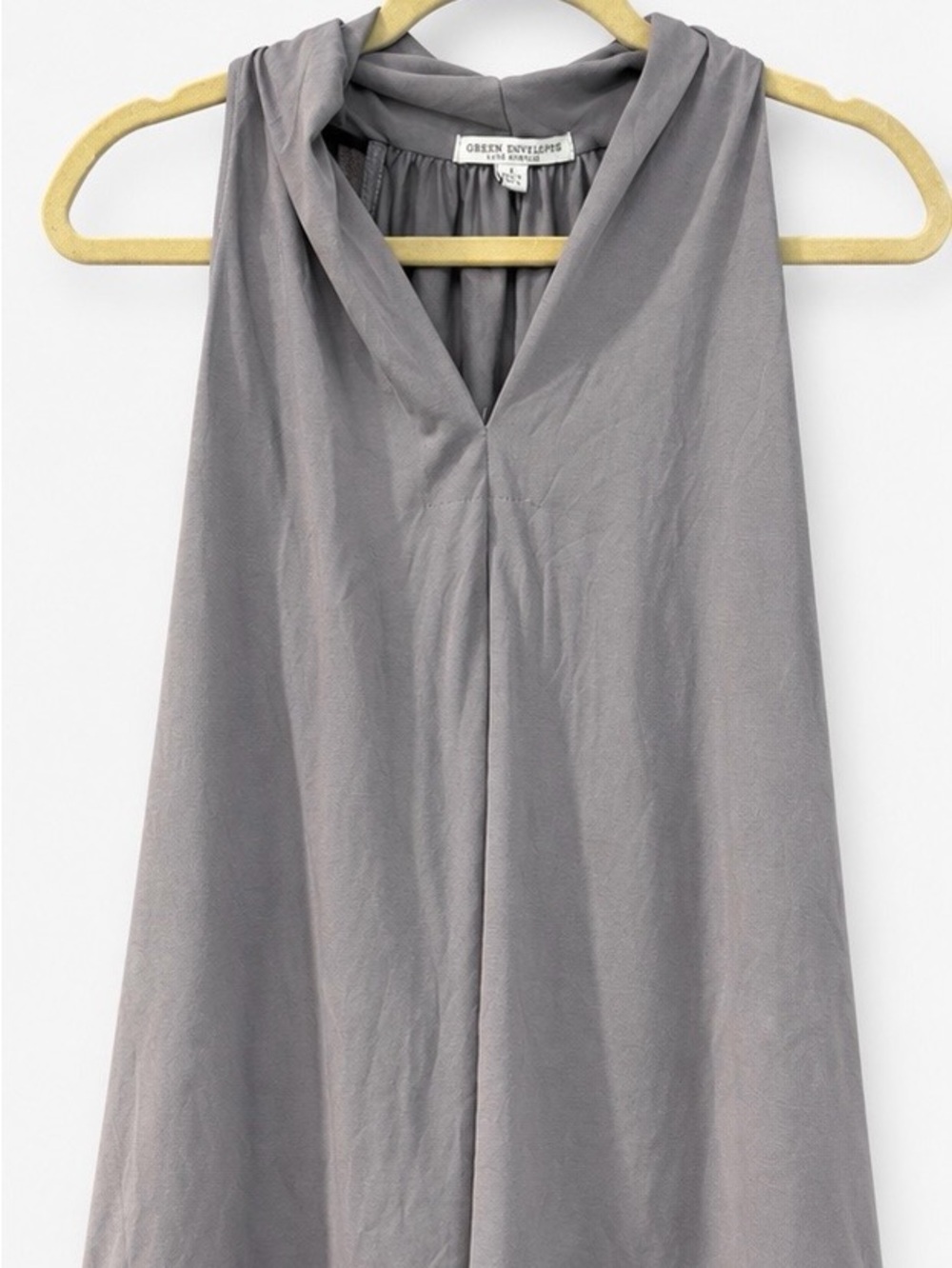 Green Envelope Sleeveless V-Neck Camisole in Gray